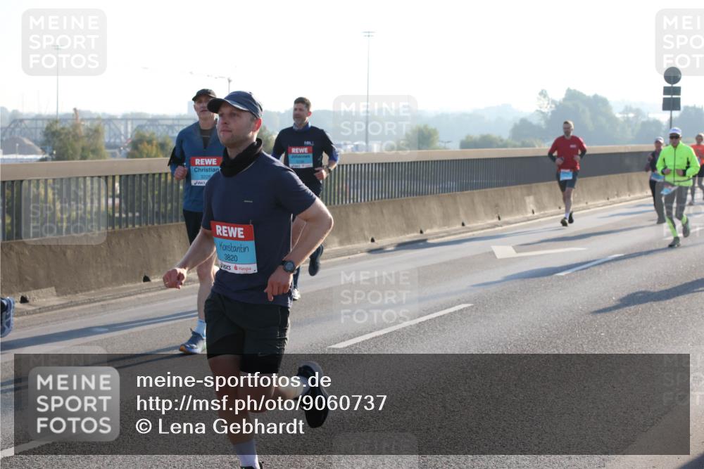03.10.2025 - Köhlbrandbrückenlauf Lena Gebhardt http://msf.ph/oto/9060737 03.10.2025 09:19:24 Position 1 3228, 3820 meine-sportfotos.de