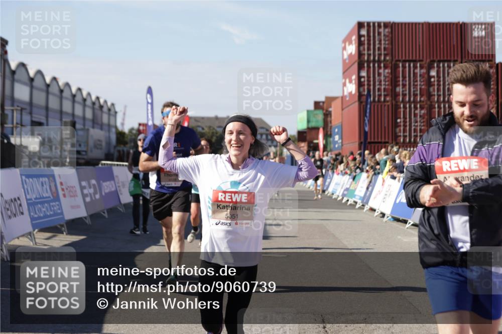 03.10.2025 - Köhlbrandbrückenlauf Jannik Wohlers http://msf.ph/oto/9060739 03.10.2025 13:13:03 Ziel 4446, 4487, 4528, 4559, 4628, 4748, 4965, 5051, 5381, 5673, 5674, 6303, 6393, 6496, 6497, 6530, 6705, 6742, 6755 meine-sportfotos.de
