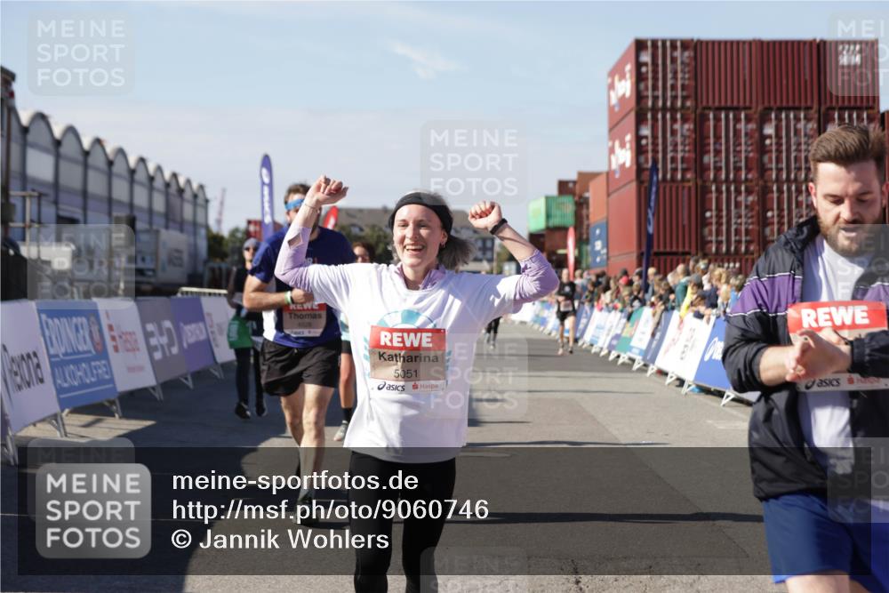 03.10.2025 - Köhlbrandbrückenlauf Jannik Wohlers http://msf.ph/oto/9060746 03.10.2025 13:13:03 Ziel 4446, 4487, 4528, 4559, 4628, 4748, 4965, 5051, 5381, 5673, 5674, 6303, 6393, 6496, 6497, 6530, 6705, 6742, 6755 meine-sportfotos.de