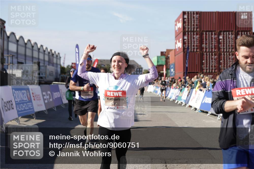 03.10.2025 - Köhlbrandbrückenlauf Jannik Wohlers http://msf.ph/oto/9060751 03.10.2025 13:13:03 Ziel 4446, 4487, 4528, 4559, 4628, 4748, 4965, 5051, 5381, 5673, 5674, 6303, 6393, 6496, 6497, 6530, 6705, 6742, 6755 meine-sportfotos.de