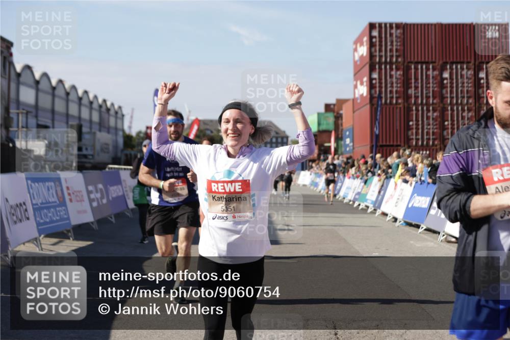 03.10.2025 - Köhlbrandbrückenlauf Jannik Wohlers http://msf.ph/oto/9060754 03.10.2025 13:13:03 Ziel 4446, 4487, 4528, 4559, 4628, 4748, 4965, 5051, 5381, 5673, 5674, 6303, 6393, 6496, 6497, 6530, 6705, 6742, 6755 meine-sportfotos.de