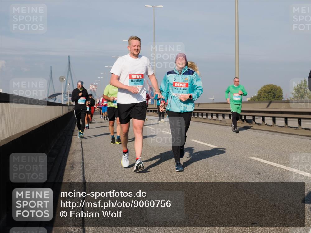03.10.2025 - Köhlbrandbrückenlauf Fabian Wolf http://msf.ph/oto/9060756 03.10.2025 10:05:23 Position 3 3520, 3519 meine-sportfotos.de