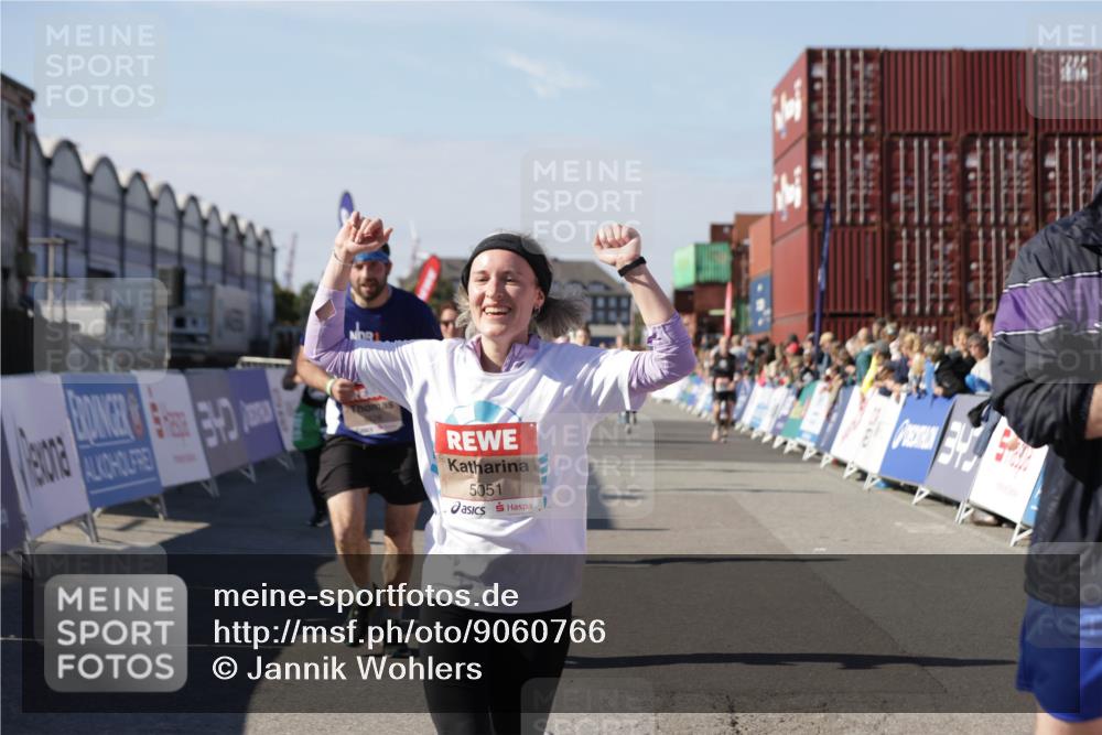 03.10.2025 - Köhlbrandbrückenlauf Jannik Wohlers http://msf.ph/oto/9060766 03.10.2025 13:13:03 Ziel 4446, 4487, 4528, 4559, 4628, 4748, 4965, 5051, 5381, 5673, 5674, 6303, 6393, 6496, 6497, 6530, 6705, 6742, 6755 meine-sportfotos.de