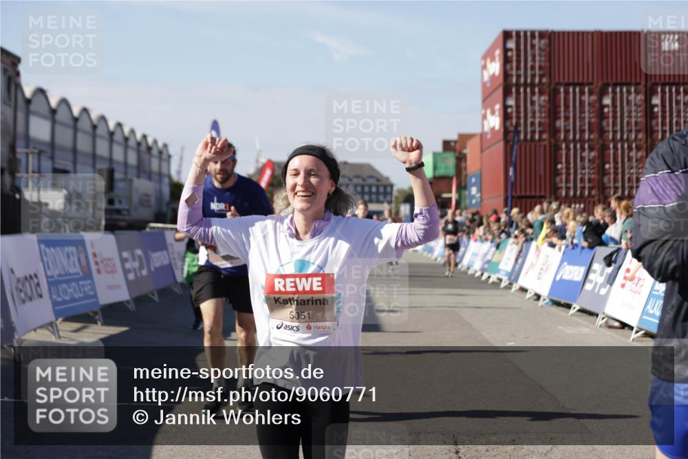 03.10.2025 - Köhlbrandbrückenlauf Jannik Wohlers http://msf.ph/oto/9060771 03.10.2025 13:13:03 Ziel 4446, 4487, 4528, 4559, 4628, 4748, 4965, 5051, 5381, 5673, 5674, 6303, 6393, 6496, 6497, 6530, 6705, 6742, 6755 meine-sportfotos.de
