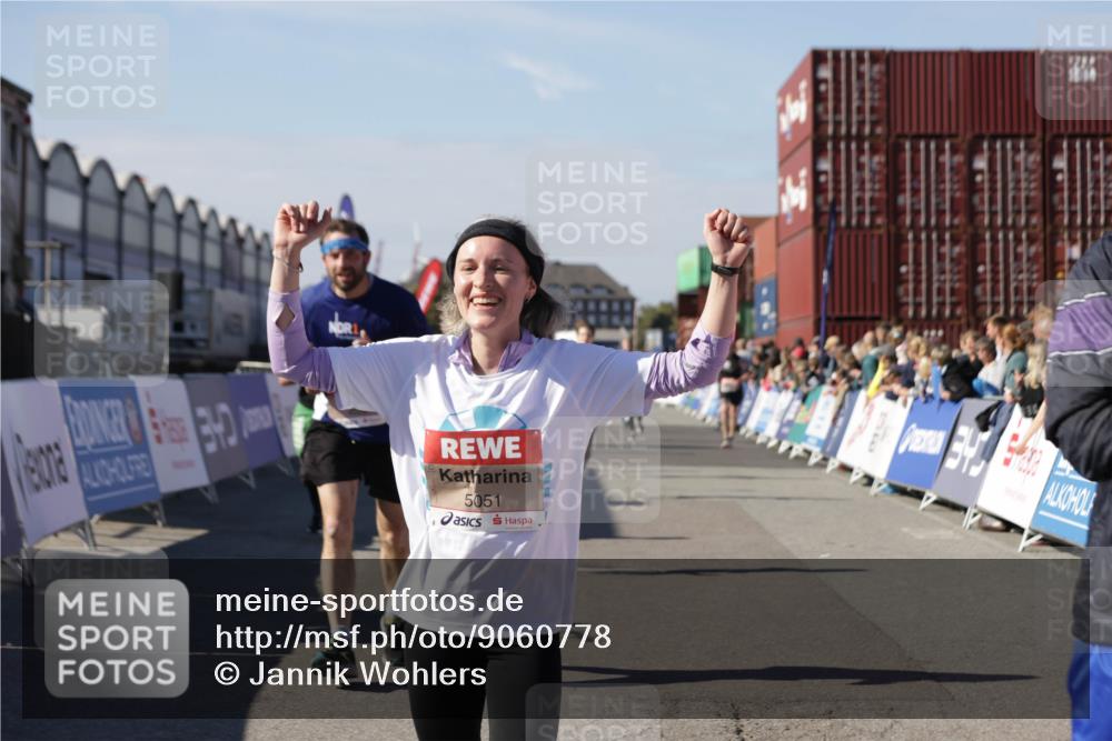 03.10.2025 - Köhlbrandbrückenlauf Jannik Wohlers http://msf.ph/oto/9060778 03.10.2025 13:13:03 Ziel 4446, 4487, 4528, 4559, 4628, 4748, 4965, 5051, 5381, 5673, 5674, 6303, 6393, 6496, 6497, 6530, 6705, 6742, 6755 meine-sportfotos.de