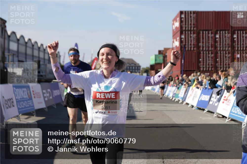 03.10.2025 - Köhlbrandbrückenlauf Jannik Wohlers http://msf.ph/oto/9060779 03.10.2025 13:13:03 Ziel 4446, 4487, 4528, 4559, 4628, 4748, 4965, 5051, 5381, 5673, 5674, 6303, 6393, 6496, 6497, 6530, 6705, 6742, 6755 meine-sportfotos.de