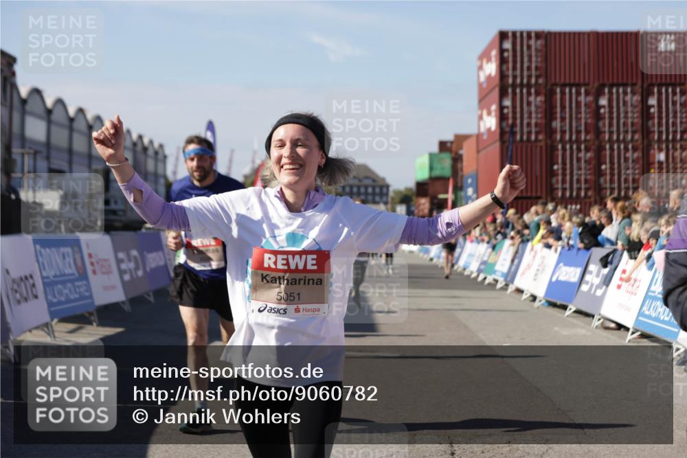 03.10.2025 - Köhlbrandbrückenlauf Jannik Wohlers http://msf.ph/oto/9060782 03.10.2025 13:13:03 Ziel 4446, 4487, 4528, 4559, 4628, 4748, 4965, 5051, 5381, 5673, 5674, 6303, 6393, 6496, 6497, 6530, 6705, 6742, 6755 meine-sportfotos.de