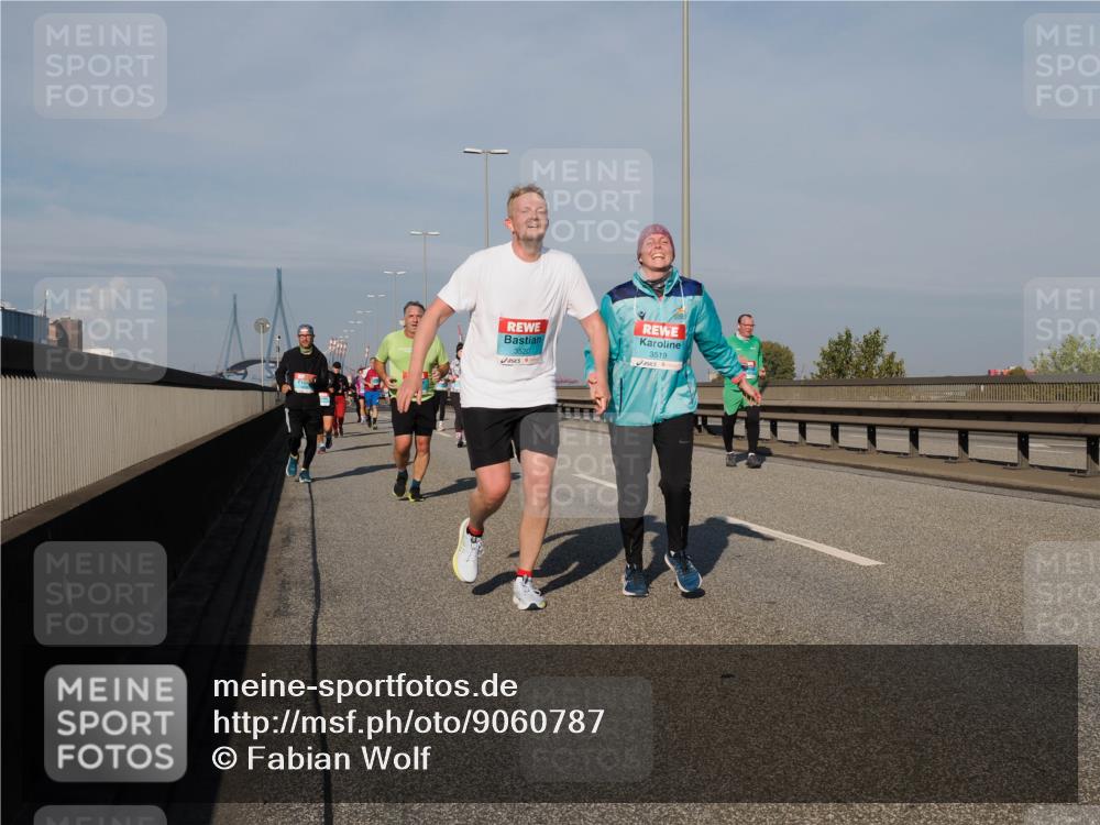 03.10.2025 - Köhlbrandbrückenlauf Fabian Wolf http://msf.ph/oto/9060787 03.10.2025 10:05:24 Position 3 3520, 3519 meine-sportfotos.de