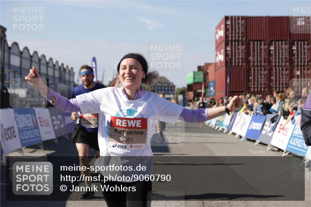 03.10.2025 - Köhlbrandbrückenlauf Jannik Wohlers http://msf.ph/oto/9060790 03.10.2025 13:13:03 Ziel 4446, 4487, 4528, 4559, 4628, 4748, 4965, 5051, 5381, 5673, 5674, 6303, 6393, 6496, 6497, 6530, 6705, 6742, 6755 meine-sportfotos.de