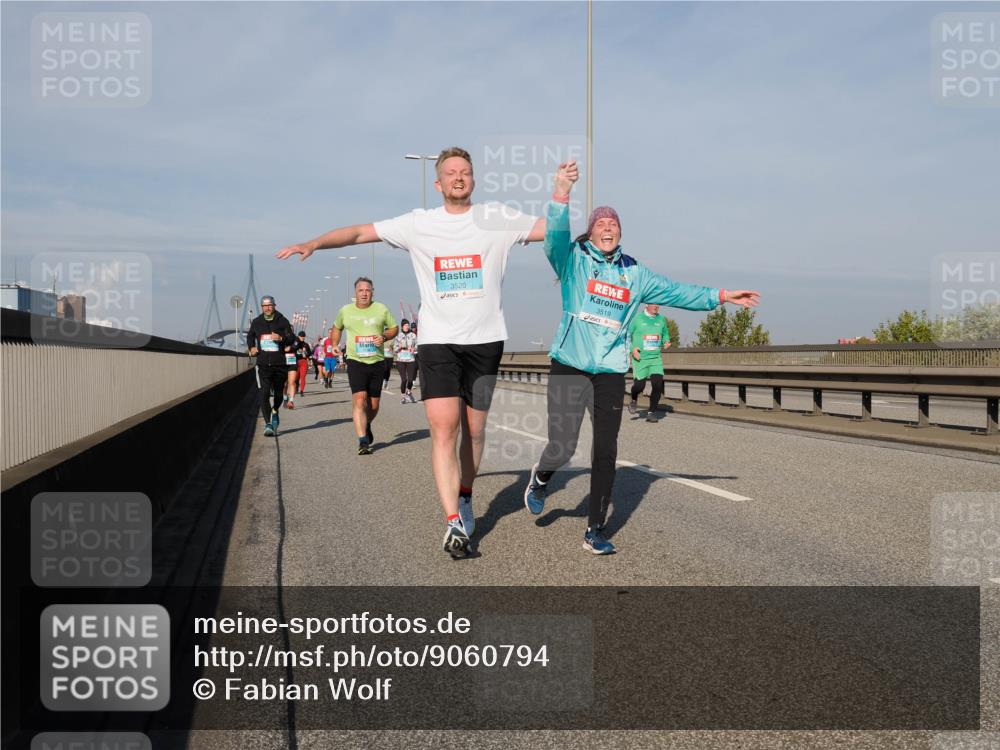 03.10.2025 - Köhlbrandbrückenlauf Fabian Wolf http://msf.ph/oto/9060794 03.10.2025 10:05:24 Position 3 3520, 3519 meine-sportfotos.de