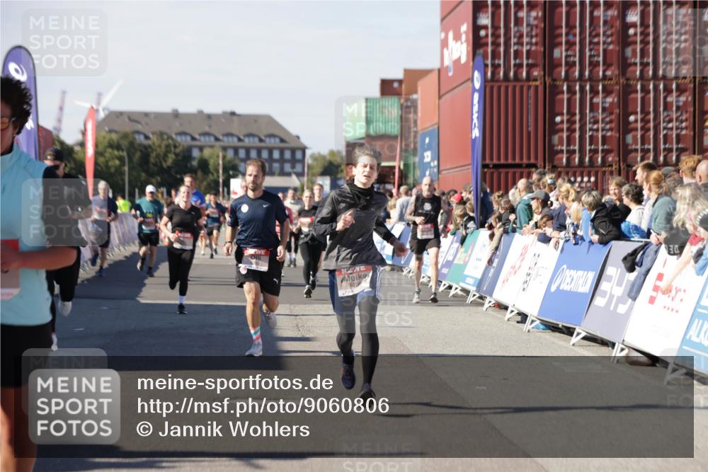 03.10.2025 - Köhlbrandbrückenlauf Jannik Wohlers http://msf.ph/oto/9060806 03.10.2025 13:13:05 Ziel 4193, 4446, 4487, 4528, 4559, 4628, 4748, 5051, 5381, 5673, 5674, 6303, 6393, 6496, 6530, 6705, 6725, 6742, 6755 meine-sportfotos.de
