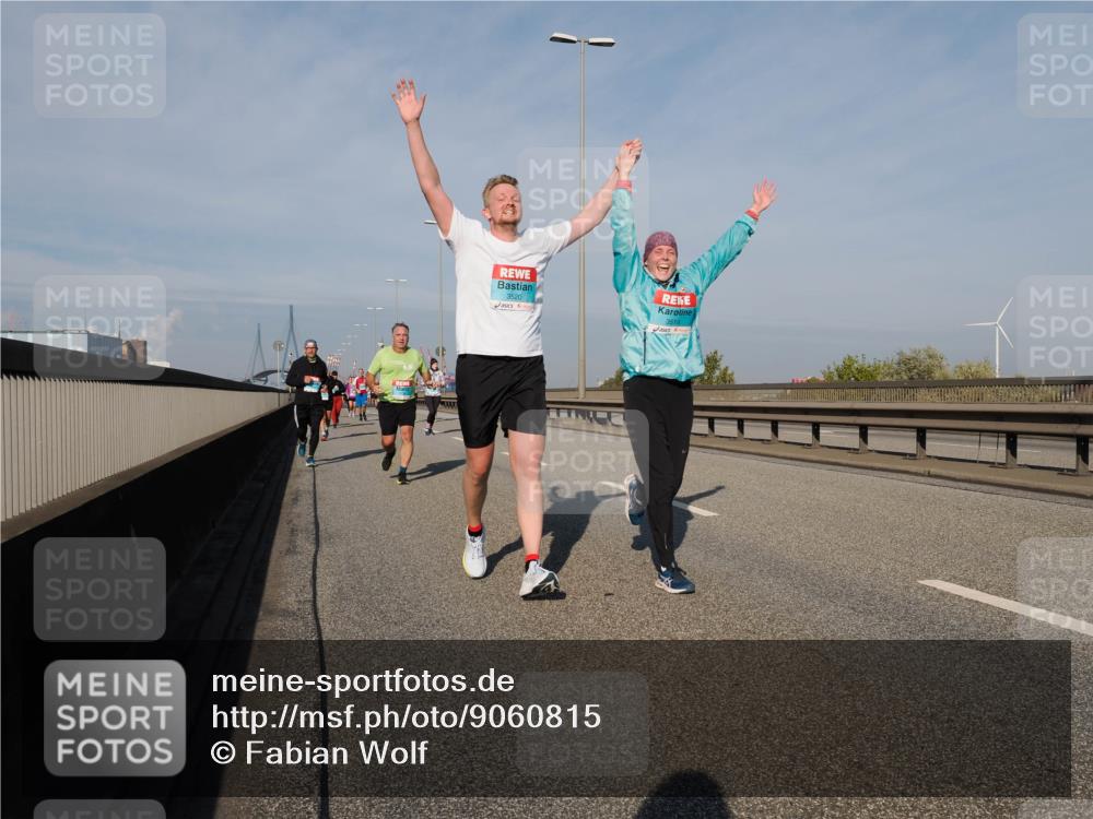 03.10.2025 - Köhlbrandbrückenlauf Fabian Wolf http://msf.ph/oto/9060815 03.10.2025 10:05:25 Position 3 3520, 3519 meine-sportfotos.de