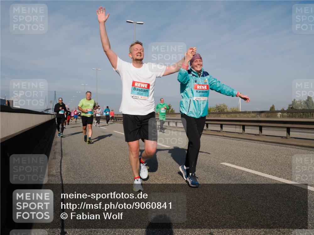 03.10.2025 - Köhlbrandbrückenlauf Fabian Wolf http://msf.ph/oto/9060841 03.10.2025 10:05:25 Position 3 3520, 3519 meine-sportfotos.de