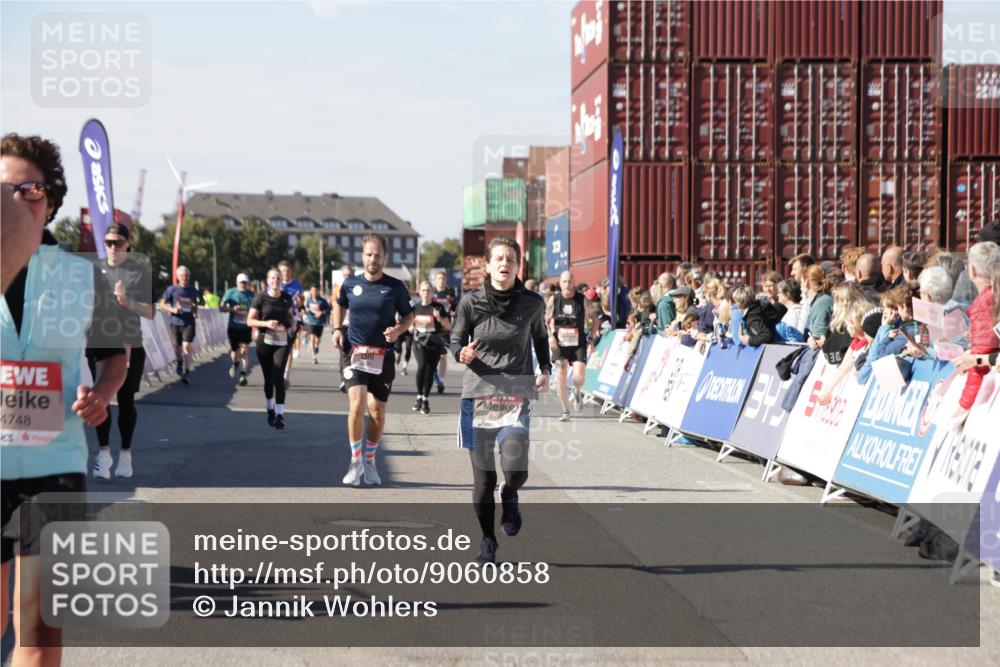 03.10.2025 - Köhlbrandbrückenlauf Jannik Wohlers http://msf.ph/oto/9060858 03.10.2025 13:13:06 Ziel 4193, 4446, 4487, 4528, 4559, 4628, 4748, 5051, 5381, 5673, 5674, 5678, 6303, 6393, 6496, 6530, 6705, 6725, 6742, 6755 meine-sportfotos.de