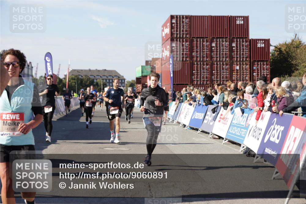 03.10.2025 - Köhlbrandbrückenlauf Jannik Wohlers http://msf.ph/oto/9060891 03.10.2025 13:13:06 Ziel 4193, 4446, 4487, 4528, 4559, 4628, 4748, 5051, 5381, 5673, 5674, 5678, 6303, 6393, 6496, 6530, 6705, 6725, 6742, 6755 meine-sportfotos.de
