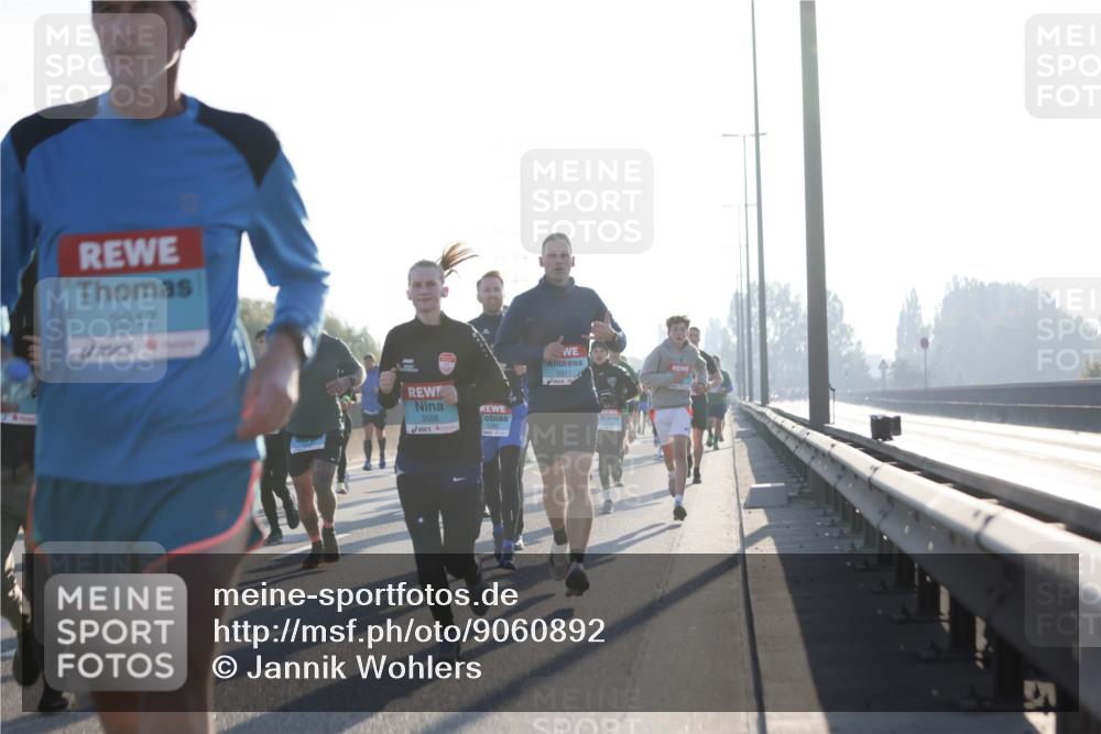 03.10.2025 - Köhlbrandbrückenlauf Jannik Wohlers http://msf.ph/oto/9060892 03.10.2025 09:14:55 Position 3 3317, 3568, 2811, 5, 7 meine-sportfotos.de