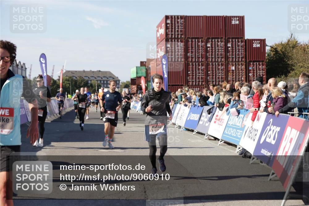 03.10.2025 - Köhlbrandbrückenlauf Jannik Wohlers http://msf.ph/oto/9060910 03.10.2025 13:13:07 Ziel 4193, 4446, 4487, 4528, 4559, 4628, 4748, 5025, 5051, 5381, 5673, 5674, 5678, 6303, 6393, 6496, 6530, 6705, 6725, 6742, 6755 meine-sportfotos.de