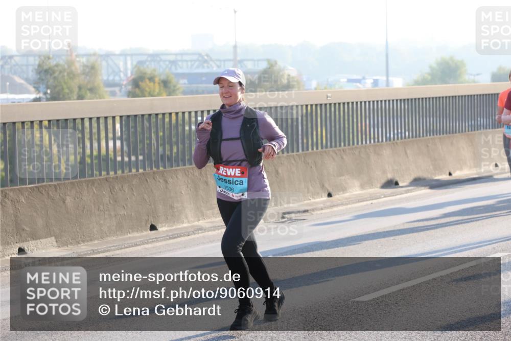 03.10.2025 - Köhlbrandbrückenlauf Lena Gebhardt http://msf.ph/oto/9060914 03.10.2025 09:19:29 Position 1 1536 meine-sportfotos.de