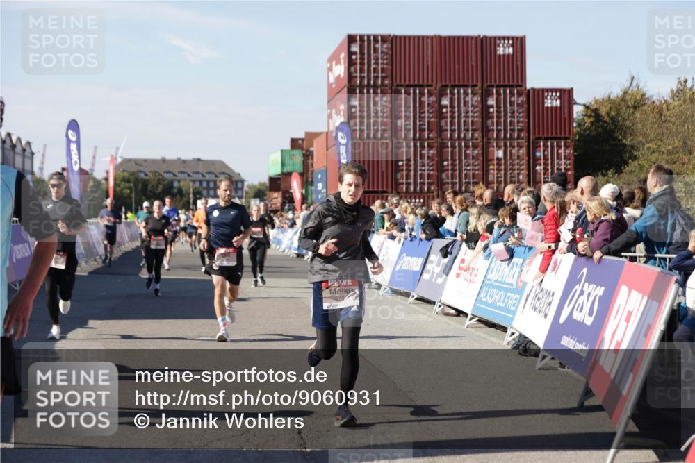 03.10.2025 - Köhlbrandbrückenlauf Jannik Wohlers http://msf.ph/oto/9060931 03.10.2025 13:13:07 Ziel 4193, 4446, 4487, 4528, 4559, 4628, 4748, 5025, 5051, 5381, 5673, 5674, 5678, 6303, 6393, 6496, 6530, 6705, 6725, 6742, 6755 meine-sportfotos.de