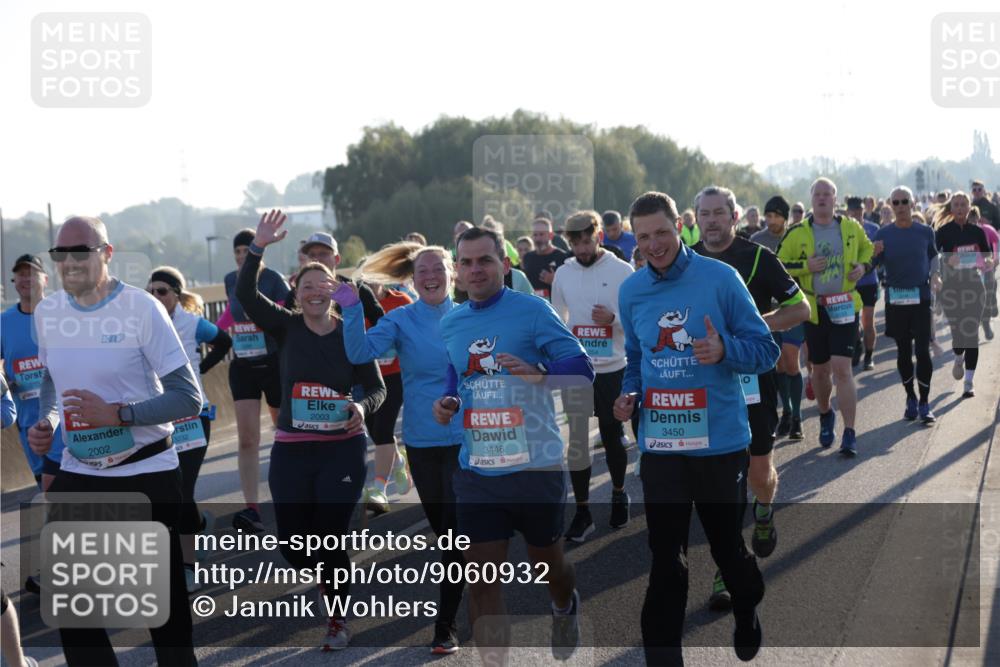 03.10.2025 - Köhlbrandbrückenlauf Jannik Wohlers http://msf.ph/oto/9060932 03.10.2025 09:22:49 Position 3 370, 2002, 3232, 2003, 3446, 2254, 3450 meine-sportfotos.de