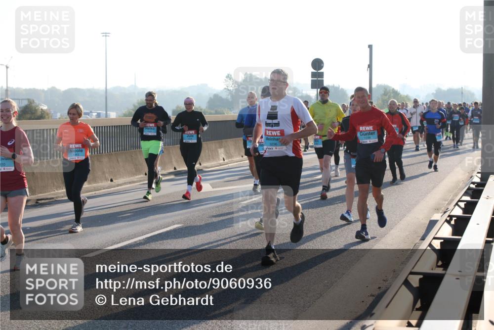 03.10.2025 - Köhlbrandbrückenlauf Lena Gebhardt http://msf.ph/oto/9060936 03.10.2025 09:19:31 Position 1 410, 3236, 1038 meine-sportfotos.de