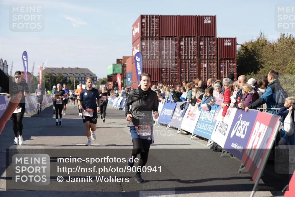03.10.2025 - Köhlbrandbrückenlauf Jannik Wohlers http://msf.ph/oto/9060941 03.10.2025 13:13:07 Ziel 4193, 4446, 4487, 4528, 4559, 4628, 4748, 5025, 5051, 5381, 5673, 5674, 5678, 6303, 6393, 6496, 6530, 6705, 6725, 6742, 6755 meine-sportfotos.de