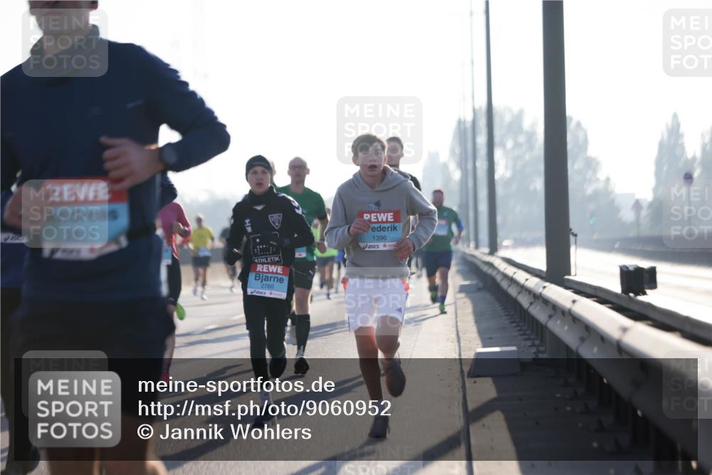 03.10.2025 - Köhlbrandbrückenlauf Jannik Wohlers http://msf.ph/oto/9060952 03.10.2025 09:14:56 Position 3 2811, 2760, 1396 meine-sportfotos.de