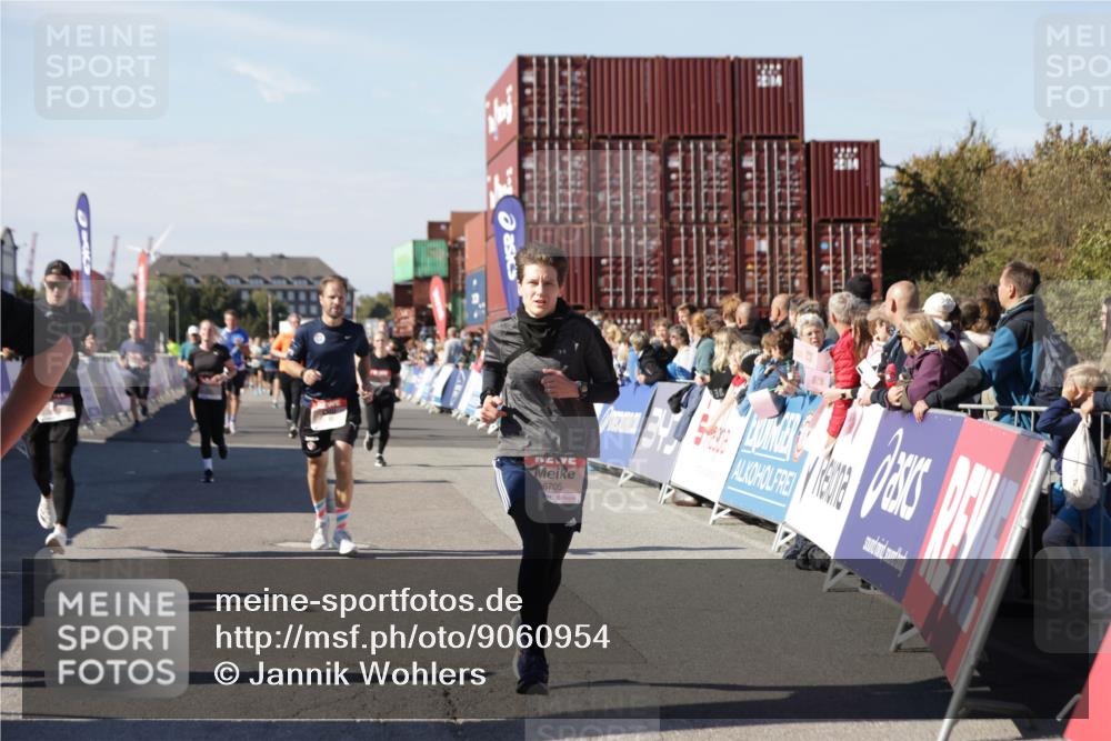 03.10.2025 - Köhlbrandbrückenlauf Jannik Wohlers http://msf.ph/oto/9060954 03.10.2025 13:13:07 Ziel 4193, 4446, 4487, 4528, 4559, 4628, 4748, 5025, 5051, 5381, 5673, 5674, 5678, 6303, 6393, 6496, 6530, 6705, 6725, 6742, 6755 meine-sportfotos.de