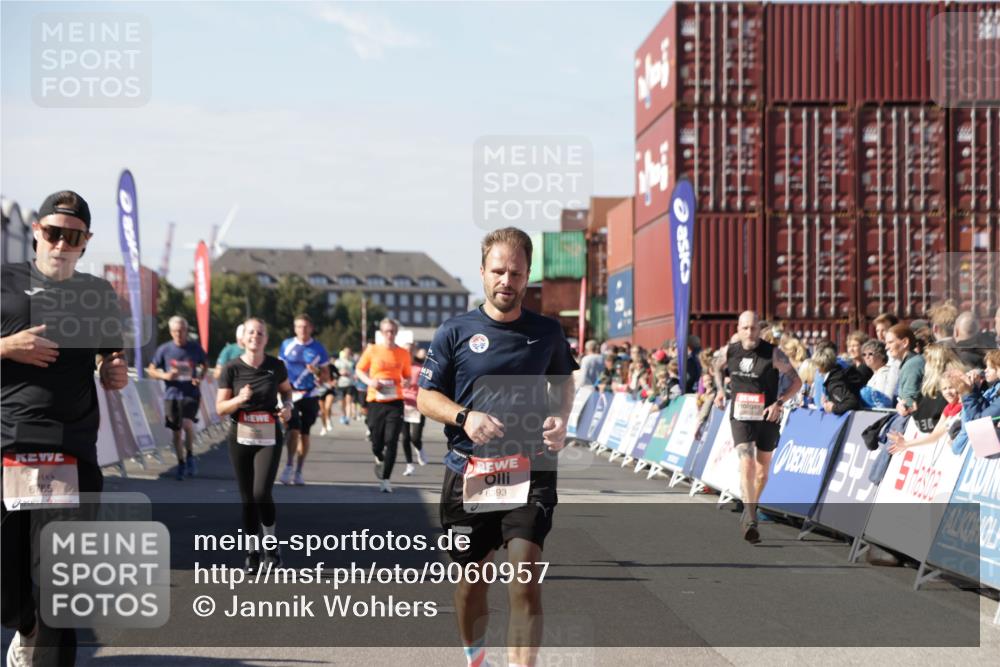 03.10.2025 - Köhlbrandbrückenlauf Jannik Wohlers http://msf.ph/oto/9060957 03.10.2025 13:13:09 Ziel 4191, 4193, 4463, 4513, 4528, 4559, 4628, 4748, 5025, 5051, 5381, 5673, 5674, 5678, 5852, 6303, 6393, 6496, 6705, 6725, 6742, 6755 meine-sportfotos.de