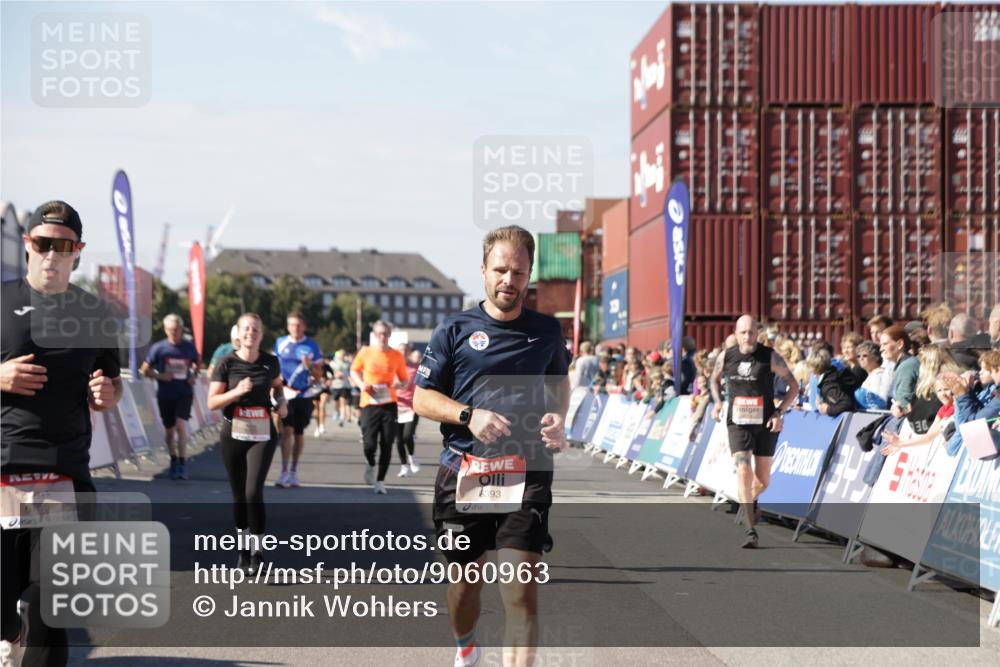 03.10.2025 - Köhlbrandbrückenlauf Jannik Wohlers http://msf.ph/oto/9060963 03.10.2025 13:13:09 Ziel 4191, 4193, 4463, 4513, 4528, 4559, 4628, 4748, 5025, 5051, 5381, 5673, 5674, 5678, 5852, 6303, 6393, 6496, 6705, 6725, 6742, 6755 meine-sportfotos.de