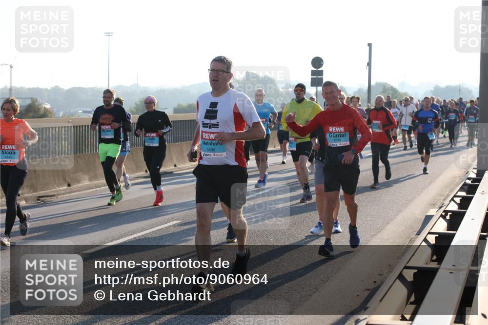 03.10.2025 - Köhlbrandbrückenlauf Lena Gebhardt http://msf.ph/oto/9060964 03.10.2025 09:19:32 Position 1 1343, 3236, 1038 meine-sportfotos.de