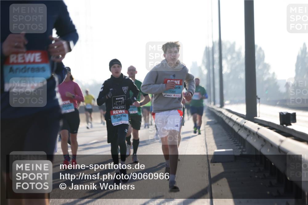03.10.2025 - Köhlbrandbrückenlauf Jannik Wohlers http://msf.ph/oto/9060966 03.10.2025 09:14:56 Position 3 2811, 2760, 1396 meine-sportfotos.de