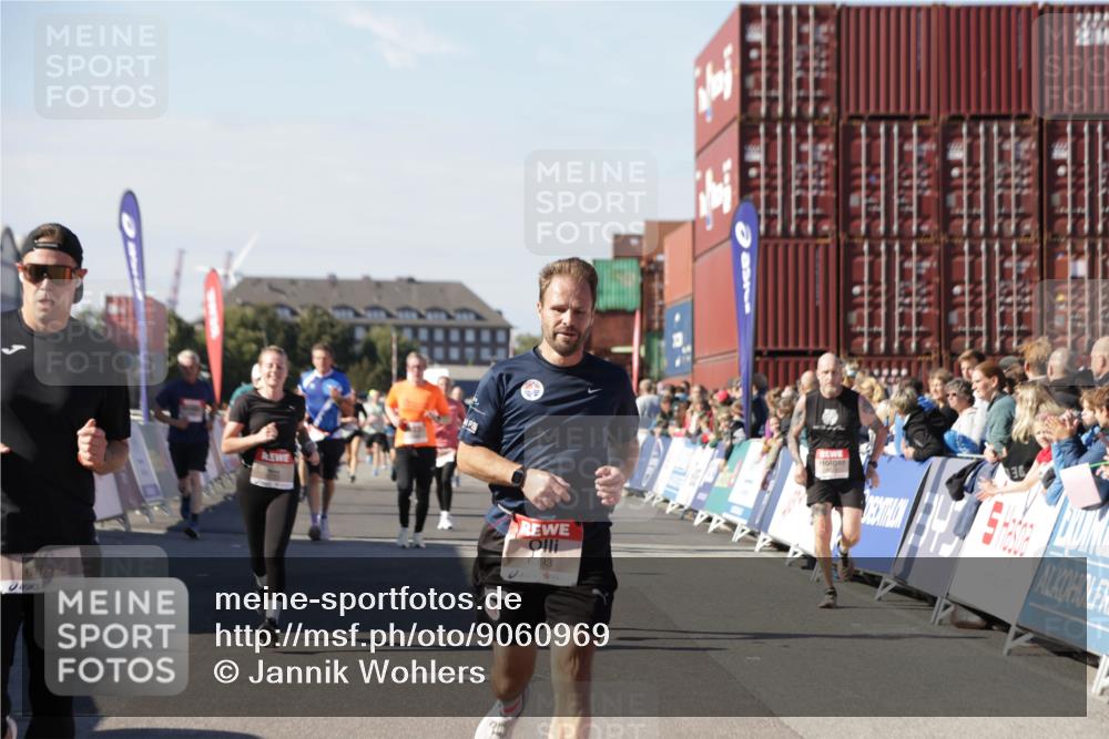 03.10.2025 - Köhlbrandbrückenlauf Jannik Wohlers http://msf.ph/oto/9060969 03.10.2025 13:13:09 Ziel 4191, 4193, 4463, 4513, 4528, 4559, 4628, 4748, 5025, 5051, 5381, 5673, 5674, 5678, 5852, 6303, 6393, 6496, 6705, 6725, 6742, 6755 meine-sportfotos.de