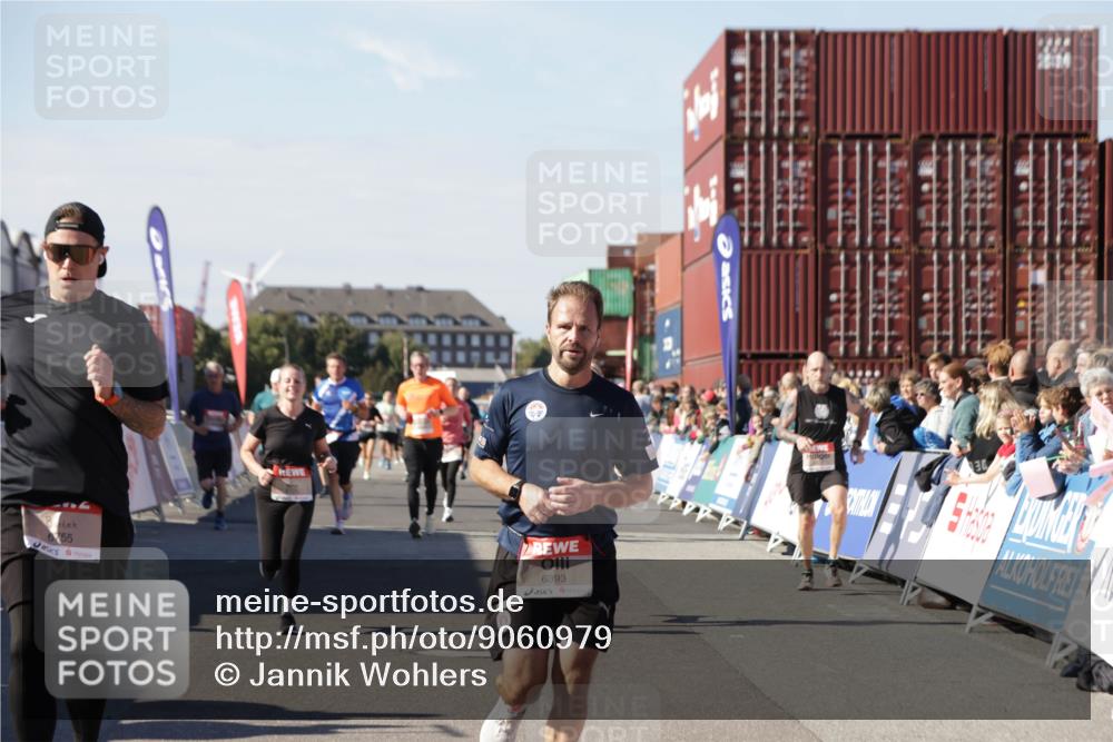 03.10.2025 - Köhlbrandbrückenlauf Jannik Wohlers http://msf.ph/oto/9060979 03.10.2025 13:13:09 Ziel 4191, 4193, 4463, 4513, 4528, 4559, 4628, 4748, 5025, 5051, 5381, 5673, 5674, 5678, 5852, 6303, 6393, 6496, 6705, 6725, 6742, 6755 meine-sportfotos.de