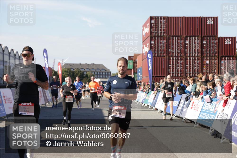 03.10.2025 - Köhlbrandbrückenlauf Jannik Wohlers http://msf.ph/oto/9060987 03.10.2025 13:13:09 Ziel 4191, 4193, 4463, 4513, 4528, 4559, 4628, 4748, 5025, 5051, 5381, 5673, 5674, 5678, 5852, 6303, 6393, 6496, 6705, 6725, 6742, 6755 meine-sportfotos.de