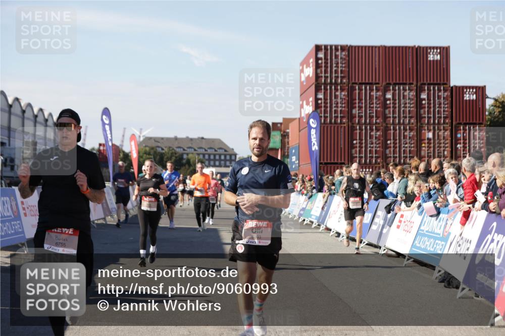 03.10.2025 - Köhlbrandbrückenlauf Jannik Wohlers http://msf.ph/oto/9060993 03.10.2025 13:13:09 Ziel 4191, 4193, 4463, 4513, 4528, 4559, 4628, 4748, 5025, 5051, 5381, 5673, 5674, 5678, 5852, 6303, 6393, 6496, 6705, 6725, 6742, 6755 meine-sportfotos.de