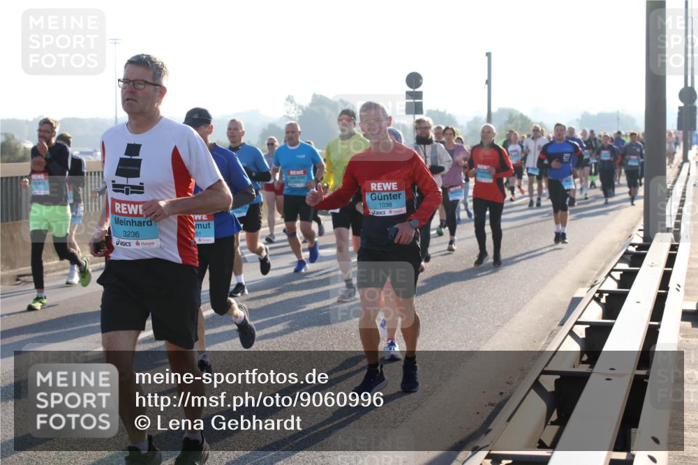 03.10.2025 - Köhlbrandbrückenlauf Lena Gebhardt http://msf.ph/oto/9060996 03.10.2025 09:19:32 Position 1 3236, 61, 1038 meine-sportfotos.de