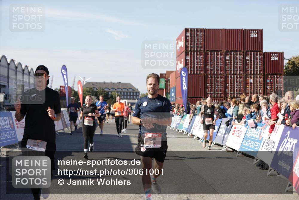 03.10.2025 - Köhlbrandbrückenlauf Jannik Wohlers http://msf.ph/oto/9061001 03.10.2025 13:13:09 Ziel 4191, 4193, 4463, 4513, 4528, 4559, 4628, 4748, 5025, 5051, 5381, 5673, 5674, 5678, 5852, 6303, 6393, 6496, 6705, 6725, 6742, 6755 meine-sportfotos.de