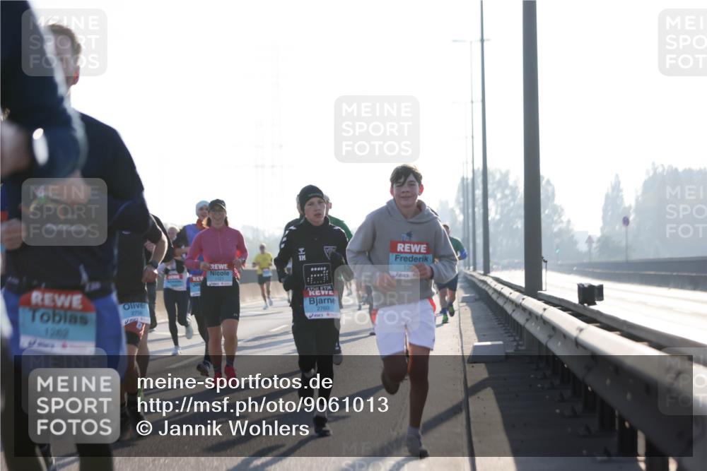 03.10.2025 - Köhlbrandbrückenlauf Jannik Wohlers http://msf.ph/oto/9061013 03.10.2025 09:14:57 Position 3 1262, 2759, 2760, 13 meine-sportfotos.de