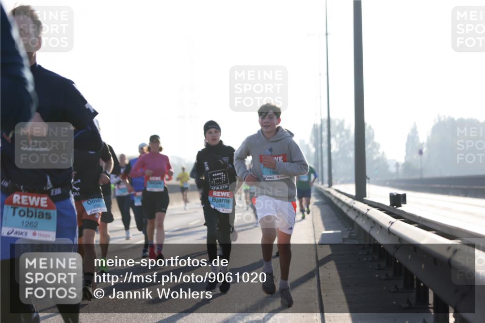 03.10.2025 - Köhlbrandbrückenlauf Jannik Wohlers http://msf.ph/oto/9061020 03.10.2025 09:14:57 Position 3 238, 1262, 2759, 139, 2760 meine-sportfotos.de