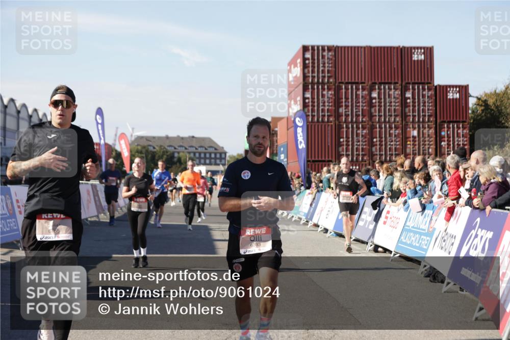 03.10.2025 - Köhlbrandbrückenlauf Jannik Wohlers http://msf.ph/oto/9061024 03.10.2025 13:13:09 Ziel 4191, 4193, 4463, 4513, 4528, 4559, 4628, 4748, 5025, 5051, 5381, 5673, 5674, 5678, 5852, 6303, 6393, 6496, 6705, 6725, 6742, 6755 meine-sportfotos.de