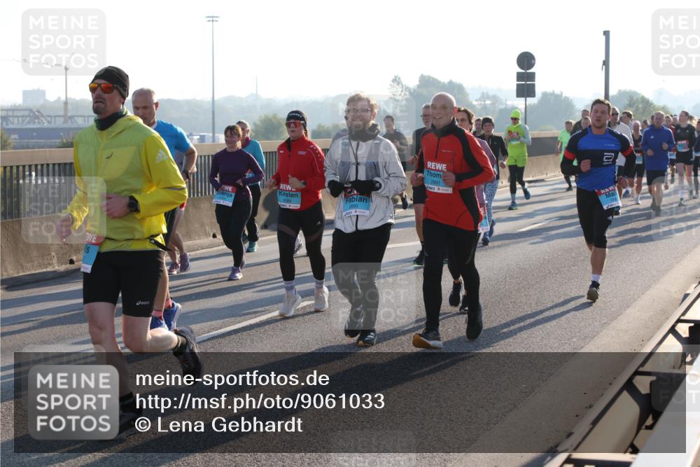 03.10.2025 - Köhlbrandbrückenlauf Lena Gebhardt http://msf.ph/oto/9061033 03.10.2025 09:19:34 Position 1  meine-sportfotos.de