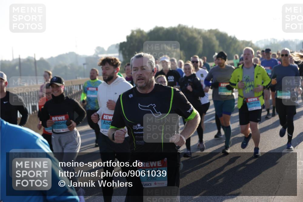 03.10.2025 - Köhlbrandbrückenlauf Jannik Wohlers http://msf.ph/oto/9061039 03.10.2025 09:22:51 Position 3 2293, 225, 2392, 2159 meine-sportfotos.de