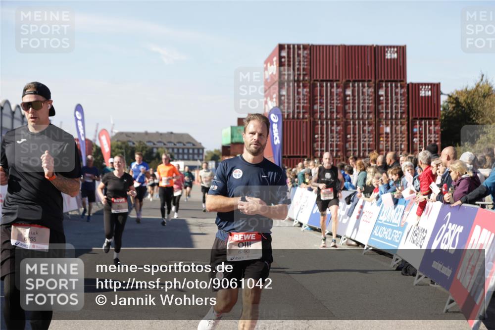 03.10.2025 - Köhlbrandbrückenlauf Jannik Wohlers http://msf.ph/oto/9061042 03.10.2025 13:13:10 Ziel 4191, 4193, 4463, 4513, 4528, 4559, 4628, 4748, 5025, 5051, 5204, 5381, 5678, 5852, 6303, 6393, 6496, 6705, 6725, 6742, 6755, 6818 meine-sportfotos.de