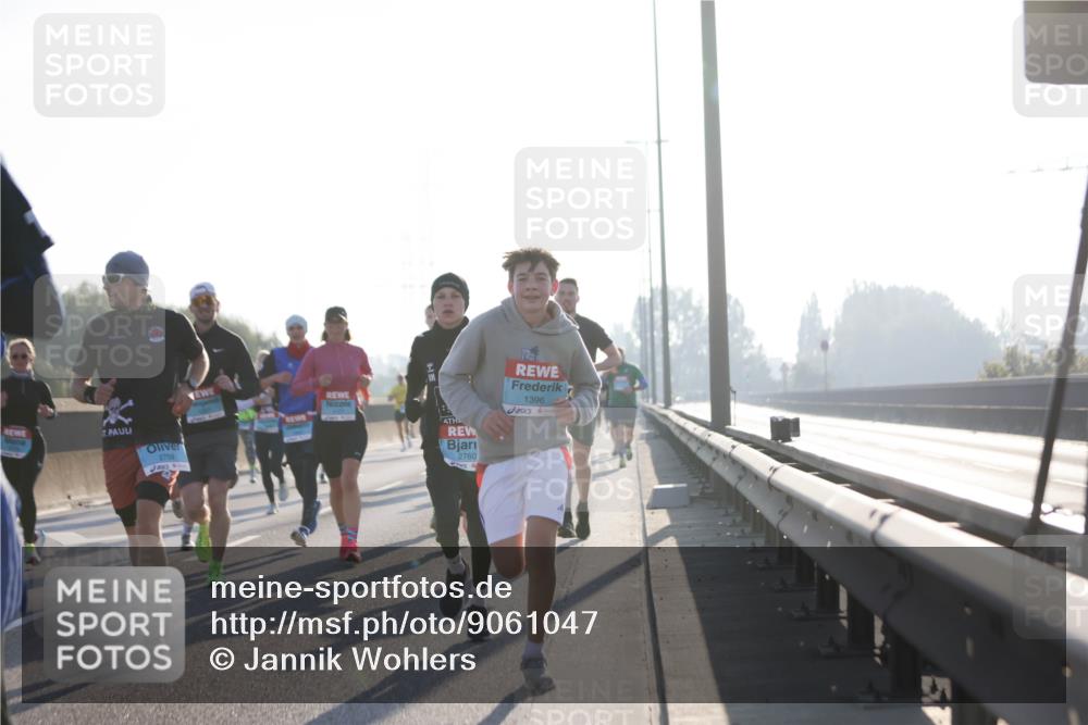 03.10.2025 - Köhlbrandbrückenlauf Jannik Wohlers http://msf.ph/oto/9061047 03.10.2025 09:14:58 Position 3 2759, 2760, 1396, 57 meine-sportfotos.de