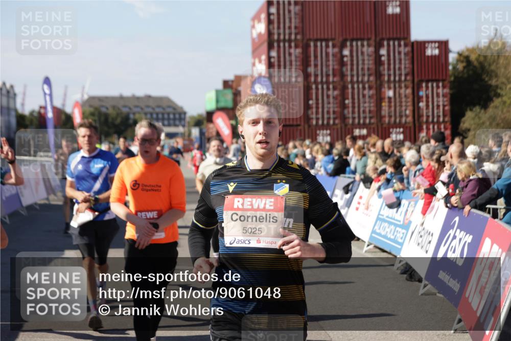 03.10.2025 - Köhlbrandbrückenlauf Jannik Wohlers http://msf.ph/oto/9061048 03.10.2025 13:13:15 Ziel 4191, 4193, 4223, 4373, 4463, 4513, 4583, 4748, 4853, 5025, 5034, 5204, 5678, 5852, 6393, 6705, 6725, 6742, 6755, 6788, 6789, 6818 meine-sportfotos.de
