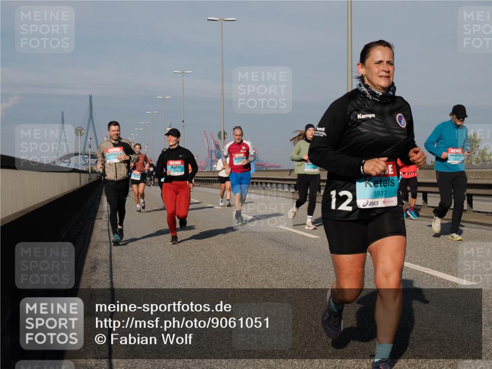 03.10.2025 - Köhlbrandbrückenlauf Fabian Wolf http://msf.ph/oto/9061051 03.10.2025 10:05:32 Position 3 12, 1937, 2111 meine-sportfotos.de