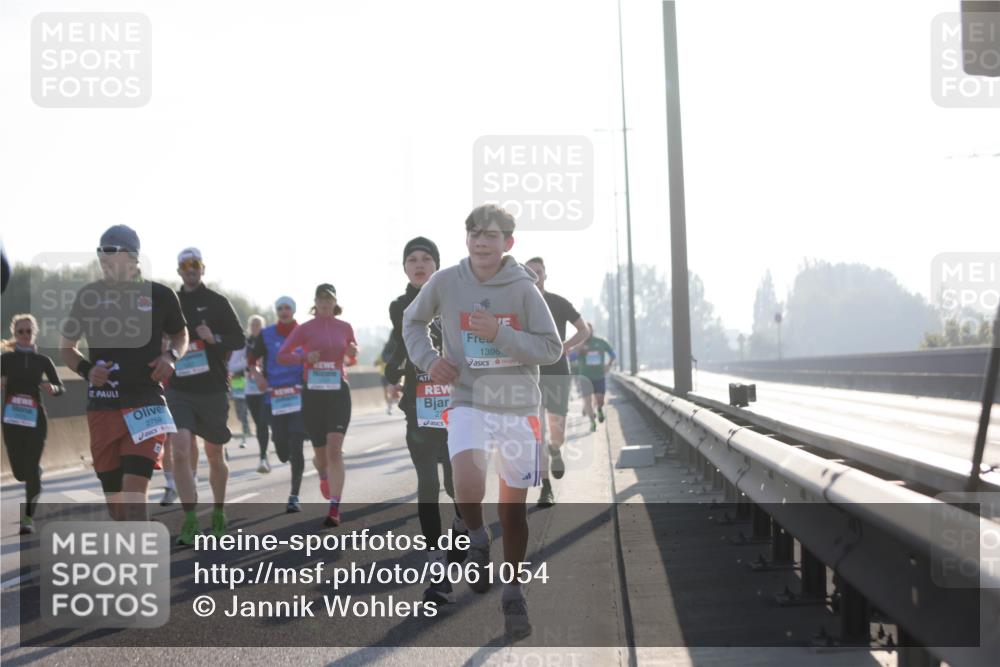 03.10.2025 - Köhlbrandbrückenlauf Jannik Wohlers http://msf.ph/oto/9061054 03.10.2025 09:14:58 Position 3 2759, 27, 1396, 57 meine-sportfotos.de