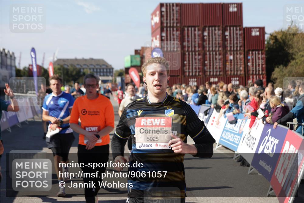 03.10.2025 - Köhlbrandbrückenlauf Jannik Wohlers http://msf.ph/oto/9061057 03.10.2025 13:13:15 Ziel 4191, 4193, 4223, 4373, 4463, 4513, 4583, 4748, 4853, 5025, 5034, 5204, 5678, 5852, 6393, 6705, 6725, 6742, 6755, 6788, 6789, 6818 meine-sportfotos.de