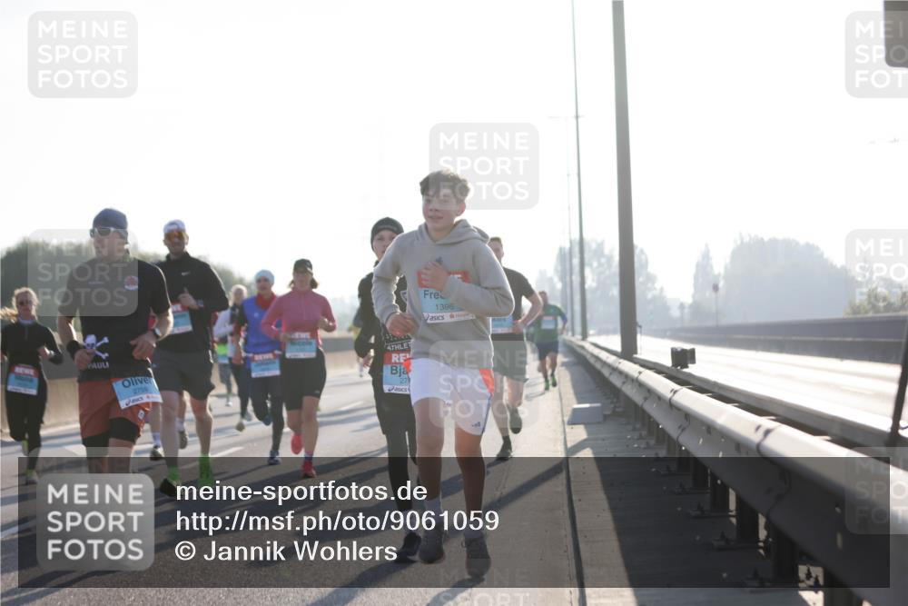 03.10.2025 - Köhlbrandbrückenlauf Jannik Wohlers http://msf.ph/oto/9061059 03.10.2025 09:14:58 Position 3 2759, 1396, 27, 57 meine-sportfotos.de